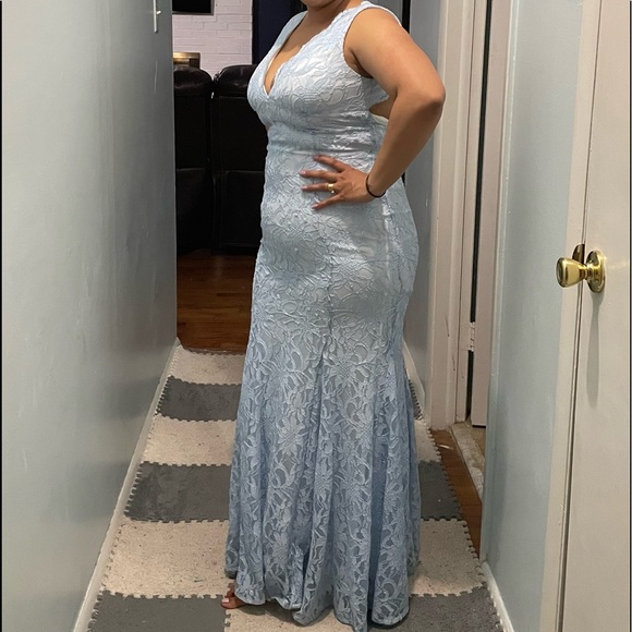 Prom/Gala Gown - Picture 2 of 4